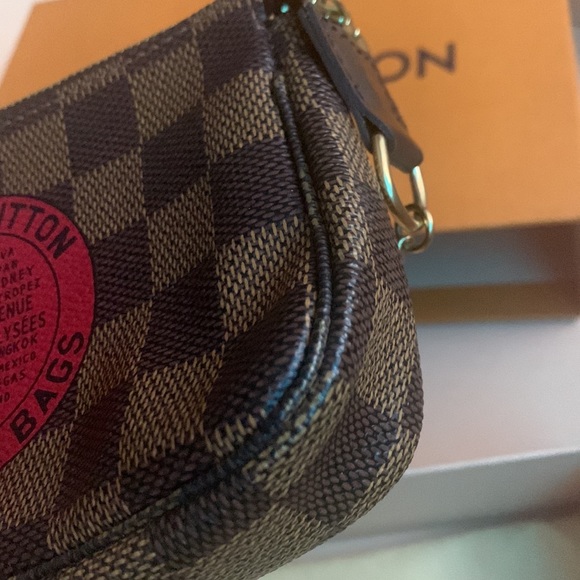 Sold♥️LV Mini Pochette - Limited Edition♥️ - Picture 9 of 12